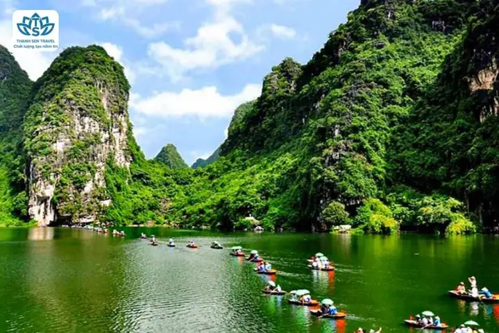 Lên Kế Hoạch Du Lịch Tràng An – Bái Đình 1 Ngày Cho Gia Đình Lên Kế Hoạch Du Lịch Tràng An – Bái Đình 1 Ngày Cho Gia Đình