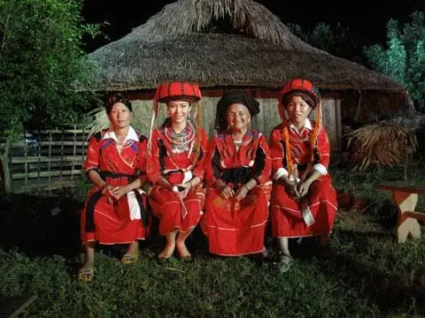 Trang Phục Dân Tộc Cờ Lào: Nét Đẹp Văn Hóa Độc Đáo Và Ý Nghĩa Sâu Sắc