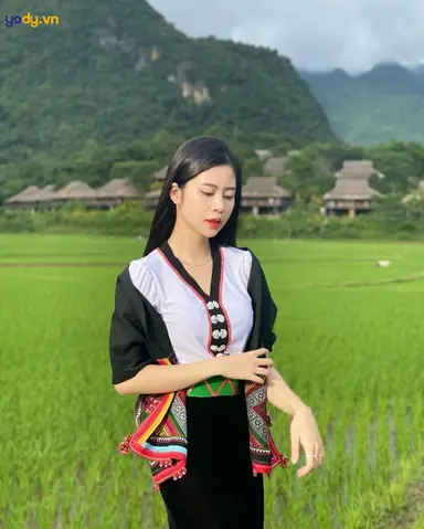Khám Phá Trang Phục Dân Tộc Thái: Áo Ngắn, Áo Dài Và Phụ Kiện Truyền Thống
