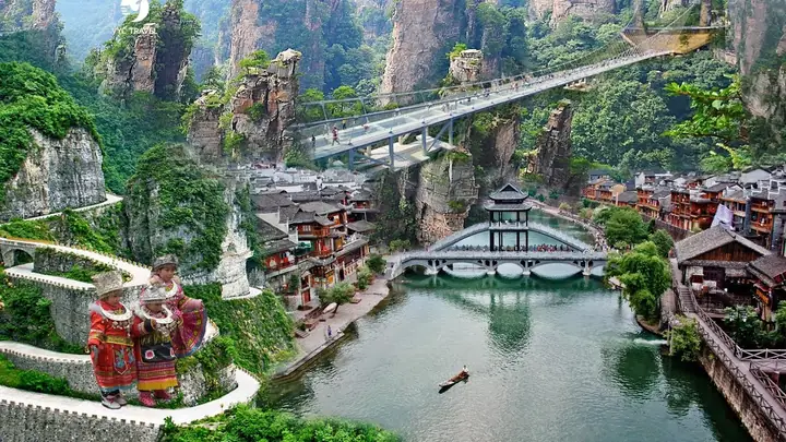 Trương Gia Giới Có Những Hoạt Động Vui Chơi Nào?