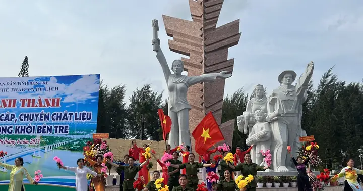 Tượng Đài Đồng Khởi Bến Tre: Cẩm Nang Khám Phá Biểu Tượng Lịch Sử Tượng Đài Đồng Khởi Bến Tre: Cẩm Nang Khám Phá Biểu Tượng Lịch Sử
