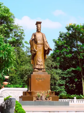 Tượng Đài Vua Lý Thái Tổ: Biểu Tượng Lịch Sử Của Thăng Long Tượng Đài Vua Lý Thái Tổ: Biểu Tượng Lịch Sử Của Thăng Long