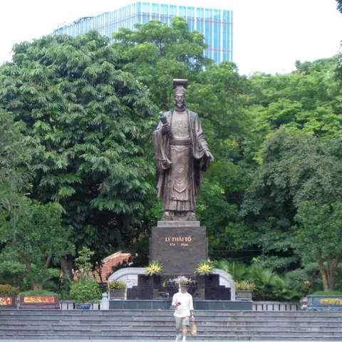 Tượng Đài Vua Lý Thái Tổ: Biểu Tượng Lịch Sử Của Thăng Long Tượng Đài Vua Lý Thái Tổ: Biểu Tượng Lịch Sử Của Thăng Long