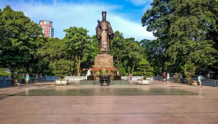 Tượng Đài Vua Lý Thái Tổ: Biểu Tượng Lịch Sử Của Thăng Long Tượng Đài Vua Lý Thái Tổ: Biểu Tượng Lịch Sử Của Thăng Long