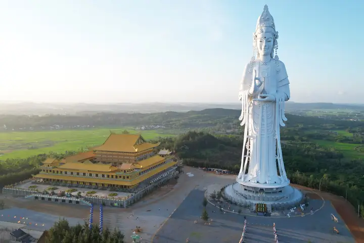Khám Phá Tượng Phật Quan Âm 125m – Cao Nhất Đông Nam Á