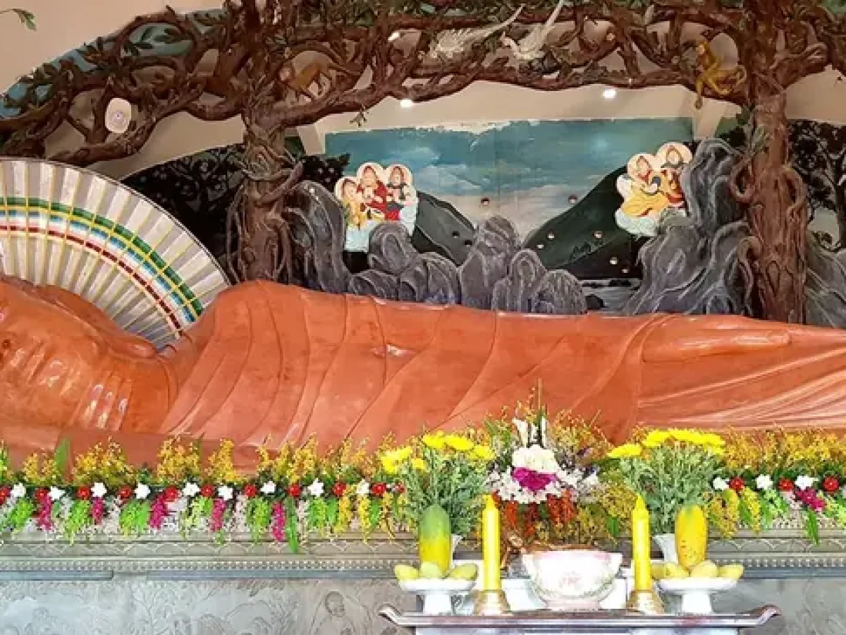 TƯỢNG PHẬT NẰM LỚN TẠI CHÙA HỘI KHÁNH BÌNH DƯƠNG MANG PHONG CÁCH Á ĐÔNG