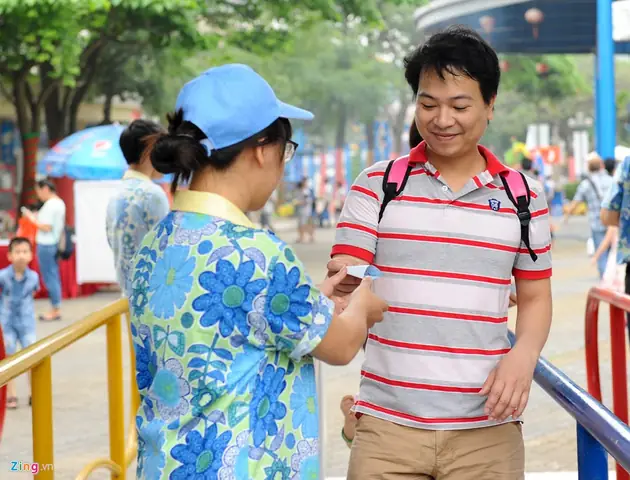 Đánh Giá Chi Tiết Giá Vé Công Viên Nước Hồ Tây 2026: Cập Nhật Mới Nhất & Mẹo Tiết Kiệm Đánh Giá Chi Tiết Giá Vé Công Viên Nước Hồ Tây 2026: Cập Nhật Mới Nhất & Mẹo Tiết Kiệm