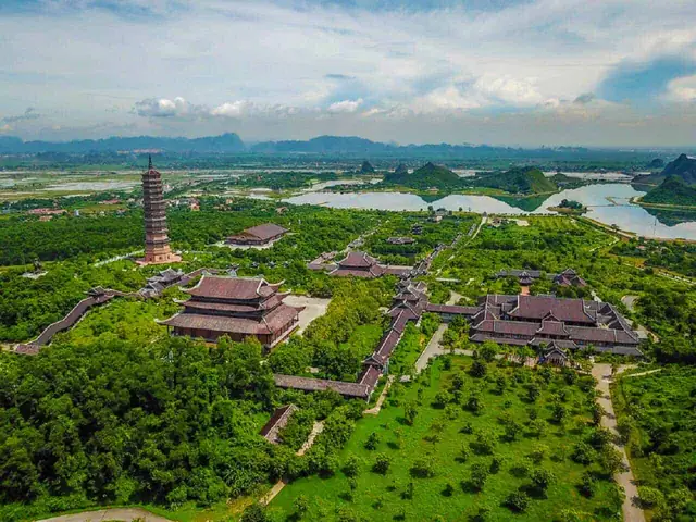 Đánh Giá Toàn Diện Quần Thể Danh Thắng Tràng An Ninh Bình: Trải Nghiệm Di Sản Thiên Nhiên & Văn Hóa Độc Nhất Đánh Giá Toàn Diện Quần Thể Danh Thắng Tràng An Ninh Bình: Trải Nghiệm Di Sản Thiên Nhiên & Văn Hóa Độc Nhất