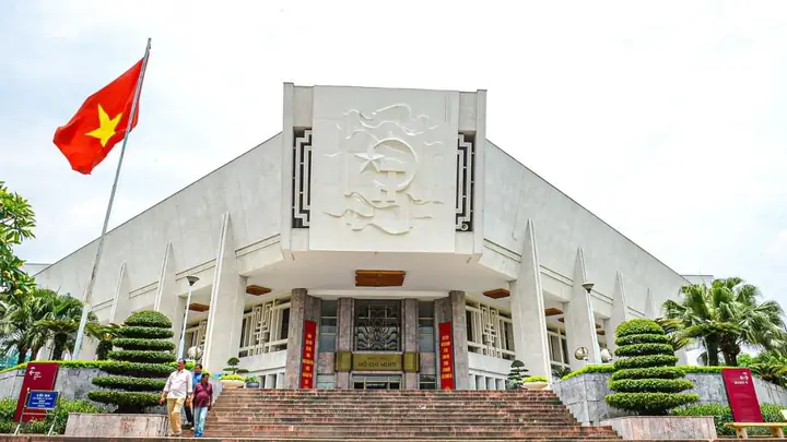 Hướng Dẫn Tham Quan Bảo Tàng Hồ Chí Minh: Lịch Sử Và Hiện Vật Hướng Dẫn Tham Quan Bảo Tàng Hồ Chí Minh: Lịch Sử Và Hiện Vật