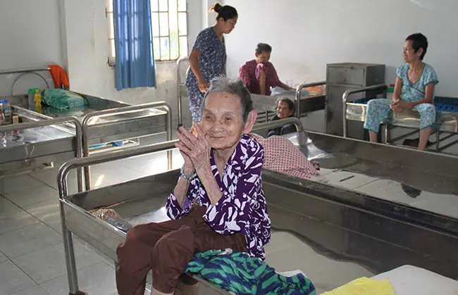 Viện Dưỡng Lão Chùa Diệu Pháp: Đánh Giá Chi Tiết Về Mái Ấm Từ Thiện Cho Cụ Bà Neo Đơn Tại Tp.hcm