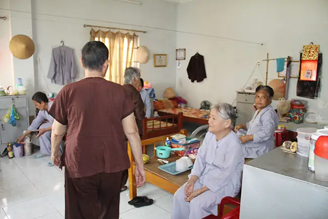 Viện Dưỡng Lão Chùa Diệu Pháp: Đánh Giá Chi Tiết Về Mái Ấm Từ Thiện Cho Cụ Bà Neo Đơn Tại Tp.hcm