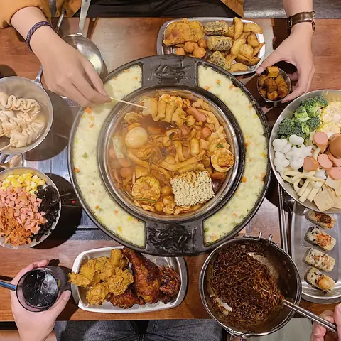 Quán Ăn Vincom Trần Duy Hưng: Top 10+ Địa Điểm Nhất Định Phải Thử Quán Ăn Vincom Trần Duy Hưng: Top 10+ Địa Điểm Nhất Định Phải Thử