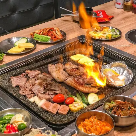Quán Ăn Vincom Trần Duy Hưng: Top 10+ Địa Điểm Nhất Định Phải Thử