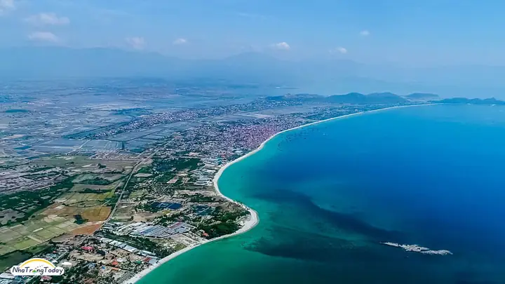Khám Phá Vịnh Vân Phong: Hướng Dẫn Du Lịch Chi Tiết Cho Du Khách