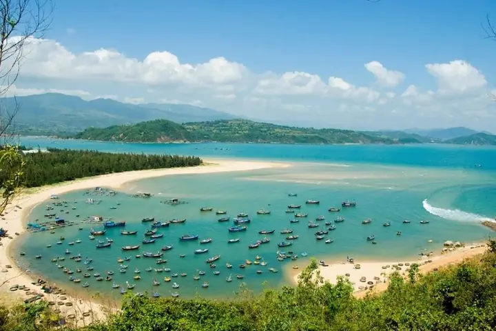 Vịnh Xuân Đài: Vẻ Đẹp Phú Yên Vịnh Xuân Đài: Vẻ Đẹp Phú Yên