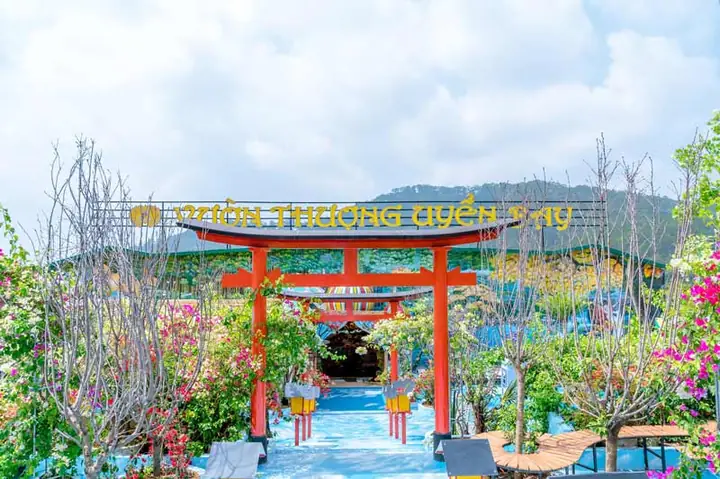 Khám Phá Vườn Thượng Uyển Bay Đà Lạt: Tiên Cảnh Giữa Lòng Phố Núi Khám Phá Vườn Thượng Uyển Bay Đà Lạt: Tiên Cảnh Giữa Lòng Phố Núi