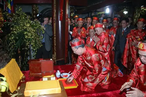 Hướng Dẫn Sử Dụng Ấn Đền Trần: Ý Nghĩa & Cách Bài Trí Đúng Phong Tục