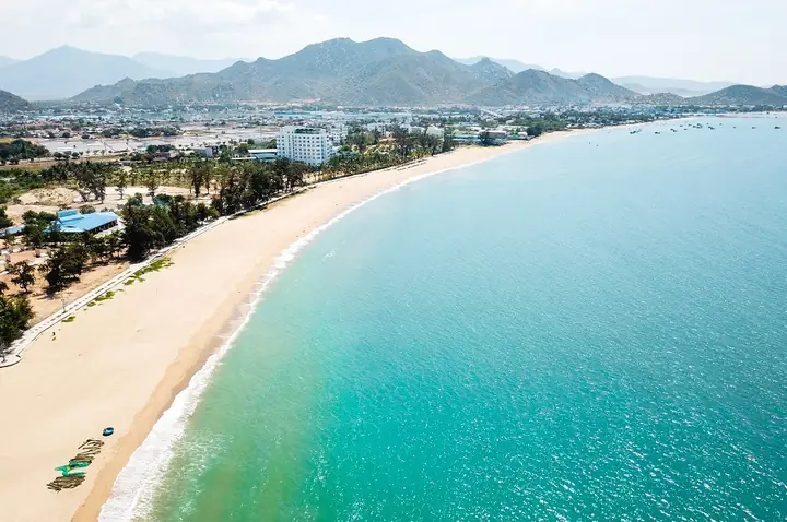 Bãi Biển Ninh Chữ Ở Đâu? Thông Tin Chi Tiết Về Địa Điểm Du Lịch Miền Trung
