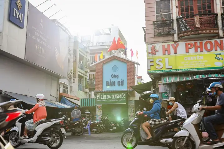 Chợ Bàn Cờ Nguyễn Đình Chiểu – Hướng Dẫn Toàn Diện Về Lịch Sử, Địa Điểm, Và Những Trải Nghiệm Đặc Sắc Chợ Bàn Cờ Nguyễn Đình Chiểu – Hướng Dẫn Toàn Diện Về Lịch Sử, Địa Điểm, Và Những Trải Nghiệm Đặc Sắc
