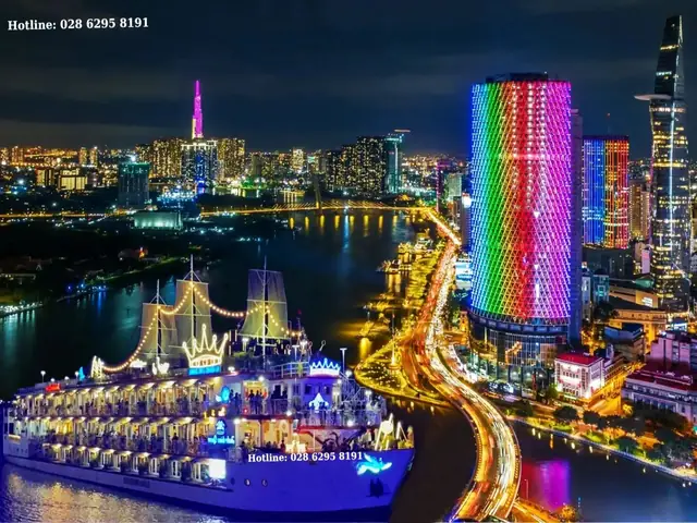 Du Thuyền Sài Gòn Quận 1 – Trải Nghiệm Du Lịch Trên Sông Hồng Thủy