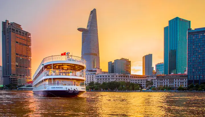 Du Thuyền Sài Gòn Quận 1 – Trải Nghiệm Du Lịch Trên Sông Hồng Thủy