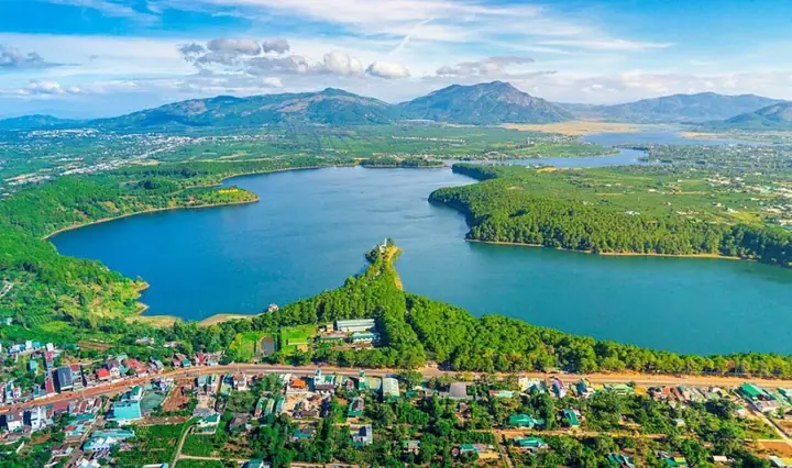 Hình Ảnh Biển Hồ Gia Lai: Khám Phá Vẻ Đẹp Thiên Nhiên Và Văn Hoá Của Miền Trung Việt Nam Hình Ảnh Biển Hồ Gia Lai: Khám Phá Vẻ Đẹp Thiên Nhiên Và Văn Hoá Của Miền Trung Việt Nam