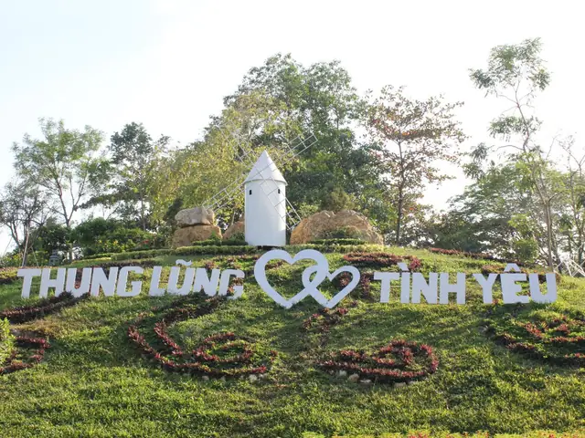 Hình Ảnh Thung Lũng Tình Yêu: Khám Phá Vẻ Đẹp Thiên Nhiên Và Ý Nghĩa