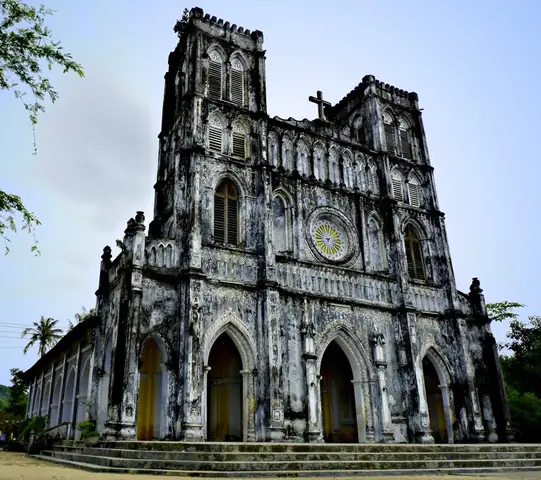 Kiến Trúc Gothic Ở Việt Nam: Tổng Quan Và Những Tác Phẩm Nổi Bật