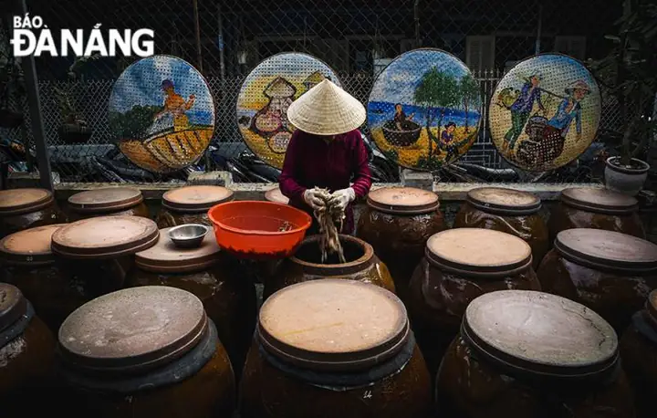 Làng Nghề Nước Mắm Nam Ô – Di Sản Ẩm Thực Truyền Thống Của Việt Nam