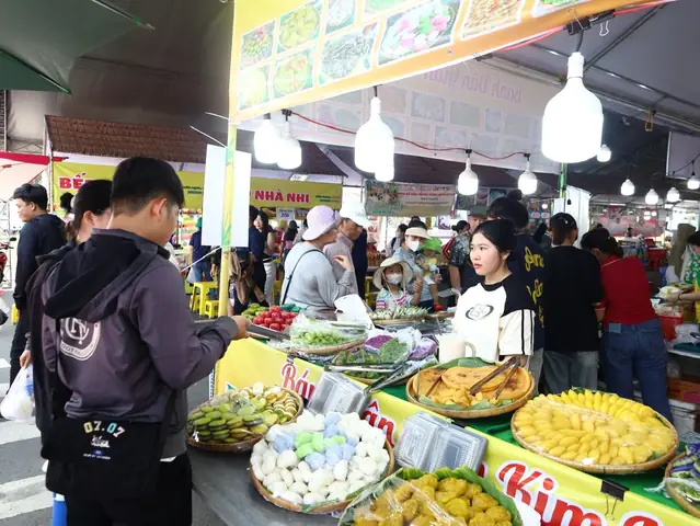 Lễ Hội Bánh Dân Gian Nam Bộ: Điểm Nhấn Văn Hoá Ẩm Thực Truyền Thống Lễ Hội Bánh Dân Gian Nam Bộ: Điểm Nhấn Văn Hoá Ẩm Thực Truyền Thống
