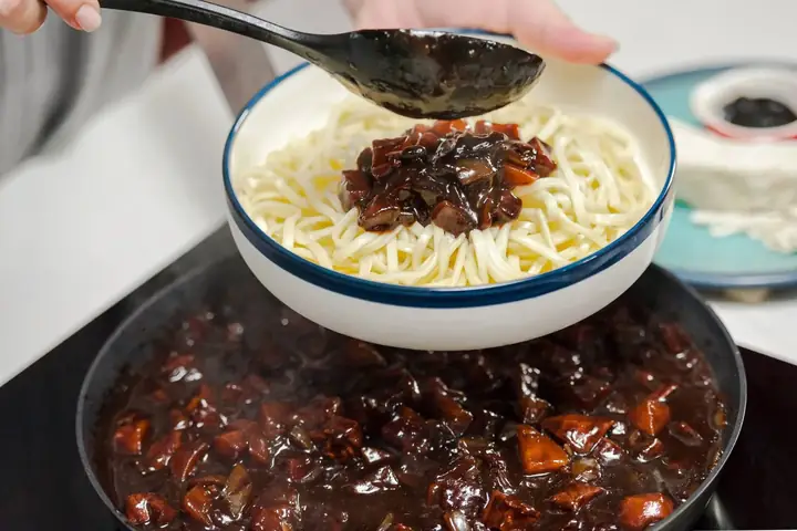 Mì Tương Đen Jajangmyeon Hàn Quốc: Định Nghĩa, Lịch Sử, Cách Chế Biến Và Những Địa Chỉ Ngon Nhất