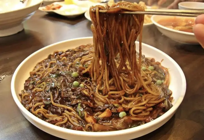 Mì Tương Đen Jajangmyeon Hàn Quốc: Định Nghĩa, Lịch Sử, Cách Chế Biến Và Những Địa Chỉ Ngon Nhất