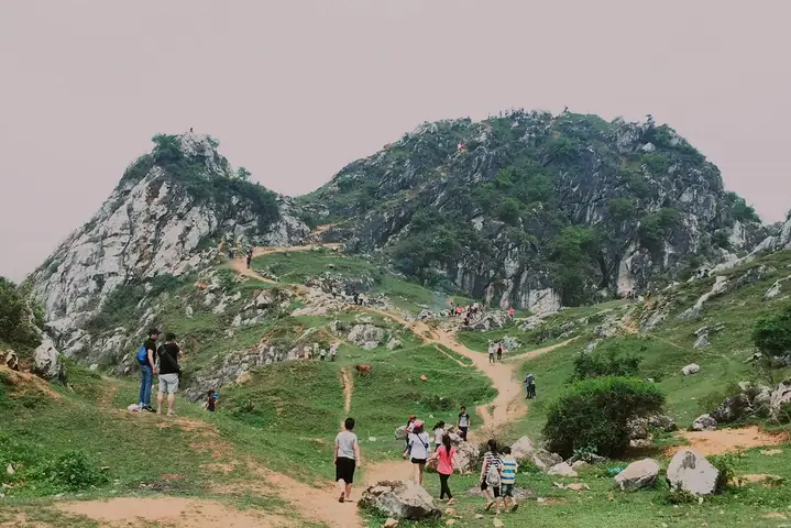 Núi Trầm Phụng – Châu Chương Mỹ, Hà Nội: Tổng Quan Và Những Điểm Cần Biết