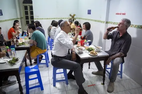 Obama Ăn Bún Chả Ở Đâu? Khám Phá Địa Điểm Và Câu Chuyện Obama Ăn Bún Chả Ở Đâu? Khám Phá Địa Điểm Và Câu Chuyện