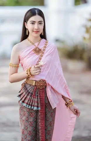 Tên Trang Phục Truyền Thống Thái Lan: Định Nghĩa, Lịch Sử Và Ý Nghĩa Văn Hoá Tên Trang Phục Truyền Thống Thái Lan: Định Nghĩa, Lịch Sử Và Ý Nghĩa Văn Hoá