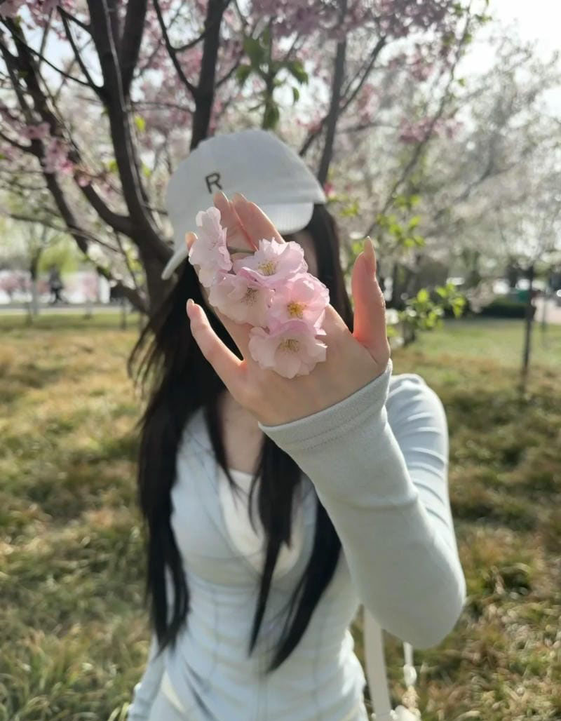 ảnh gái che mặt 15