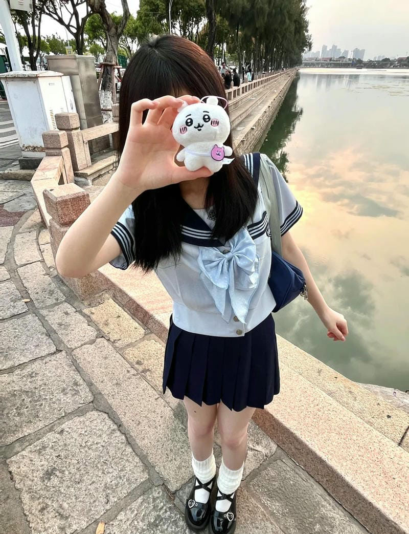 ảnh gái che mặt 16