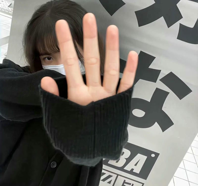 ảnh gái che mặt 23