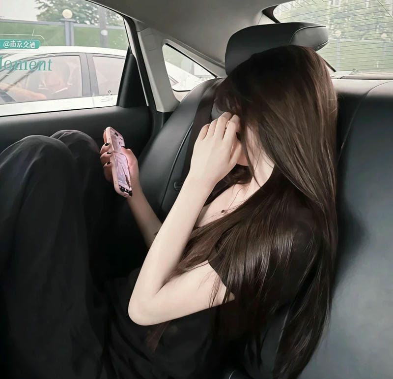 ảnh gái che mặt 27