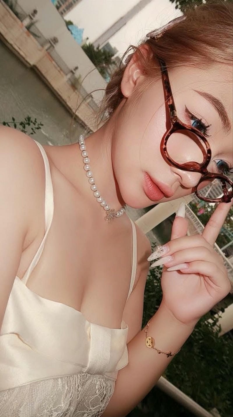 ảnh trần hà linh 17