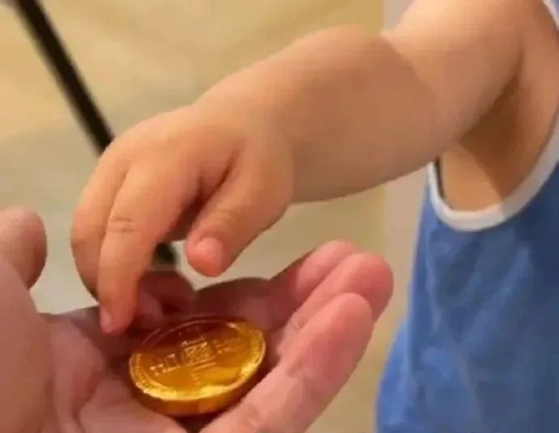 meme đưa tiền 25