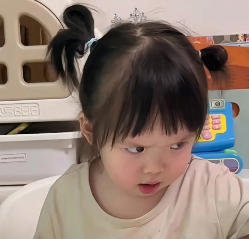 meme liếc 38