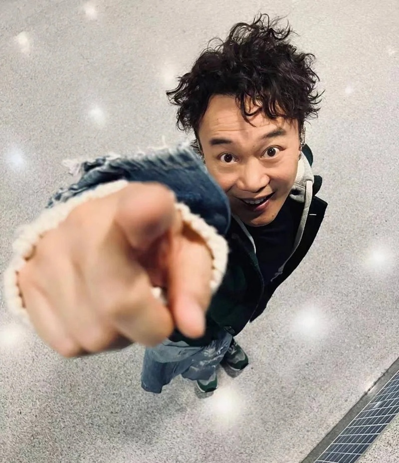 pointing meme 22