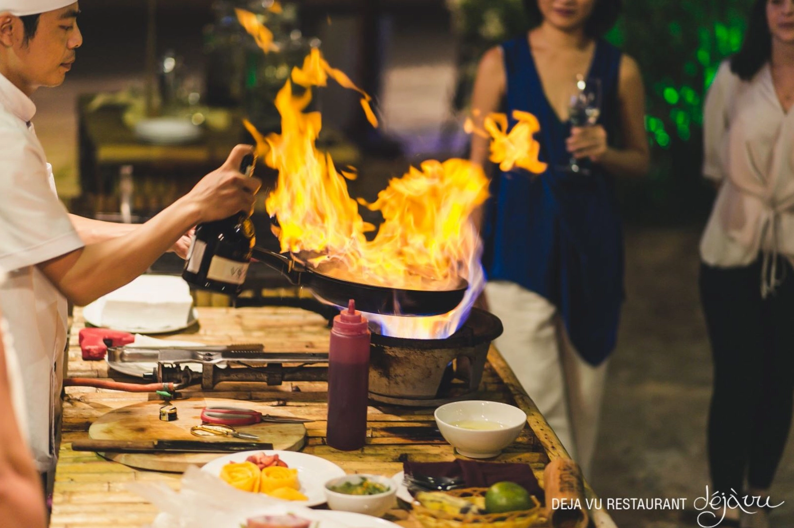 Bánh căn nóng hổi, món ăn khuya đặc trưng ở Phan Thiết