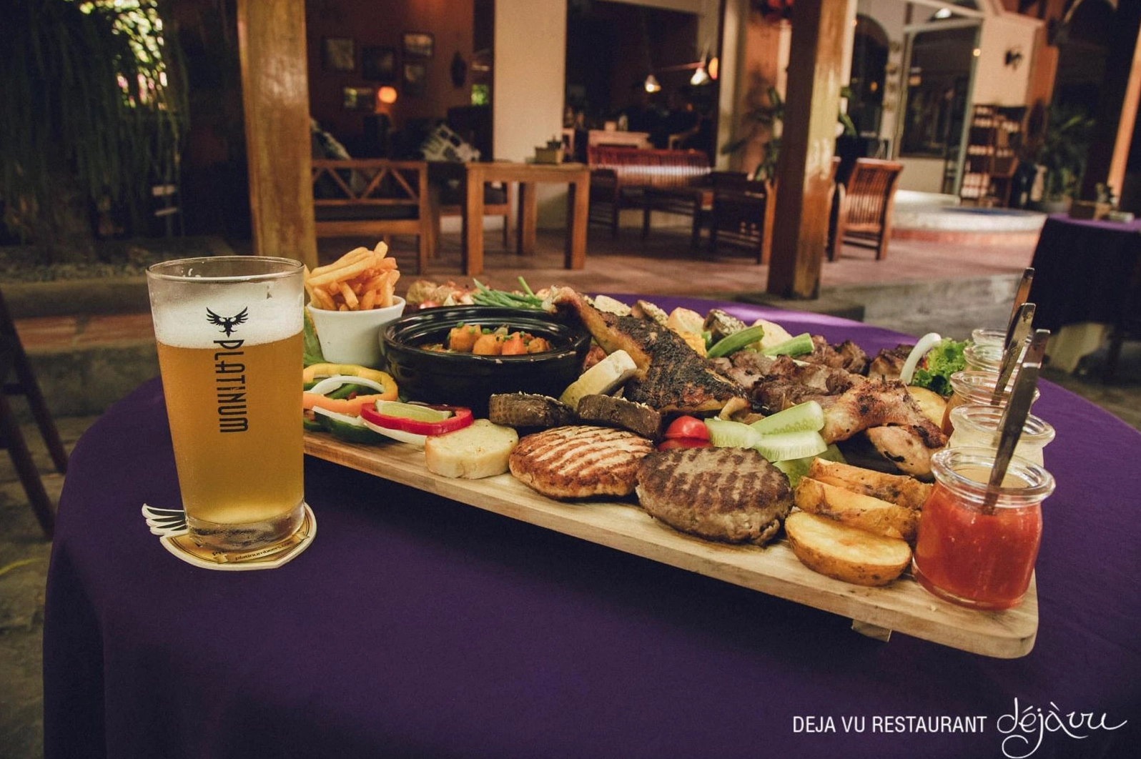 Bánh tráng nướng giòn rụm, món ăn vặt khoái khẩu khi ăn khuya ở Phan Thiết
