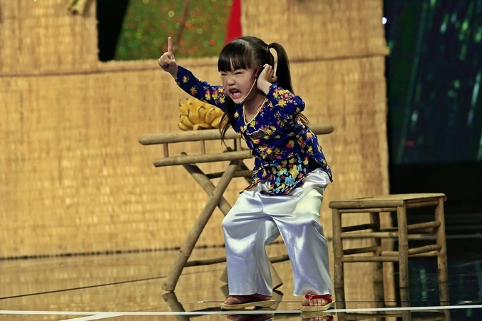 Bé gái 4 tuổi đọc diễn vai bà Tấm làm bùng nổ gameshow hài