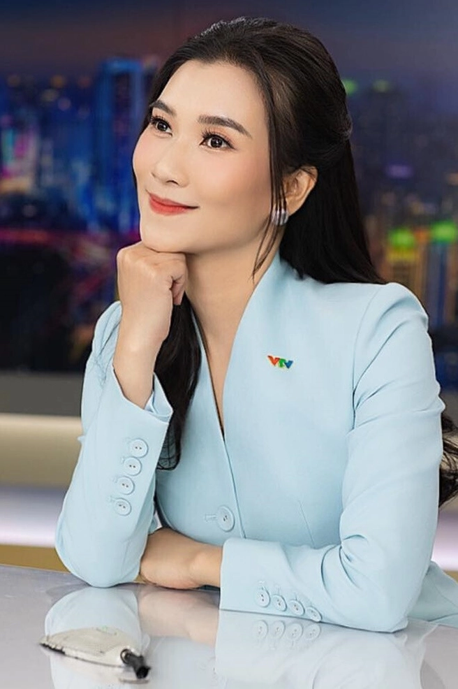 BTV Khánh Trang sở hữu vẻ đẹp thanh lịch