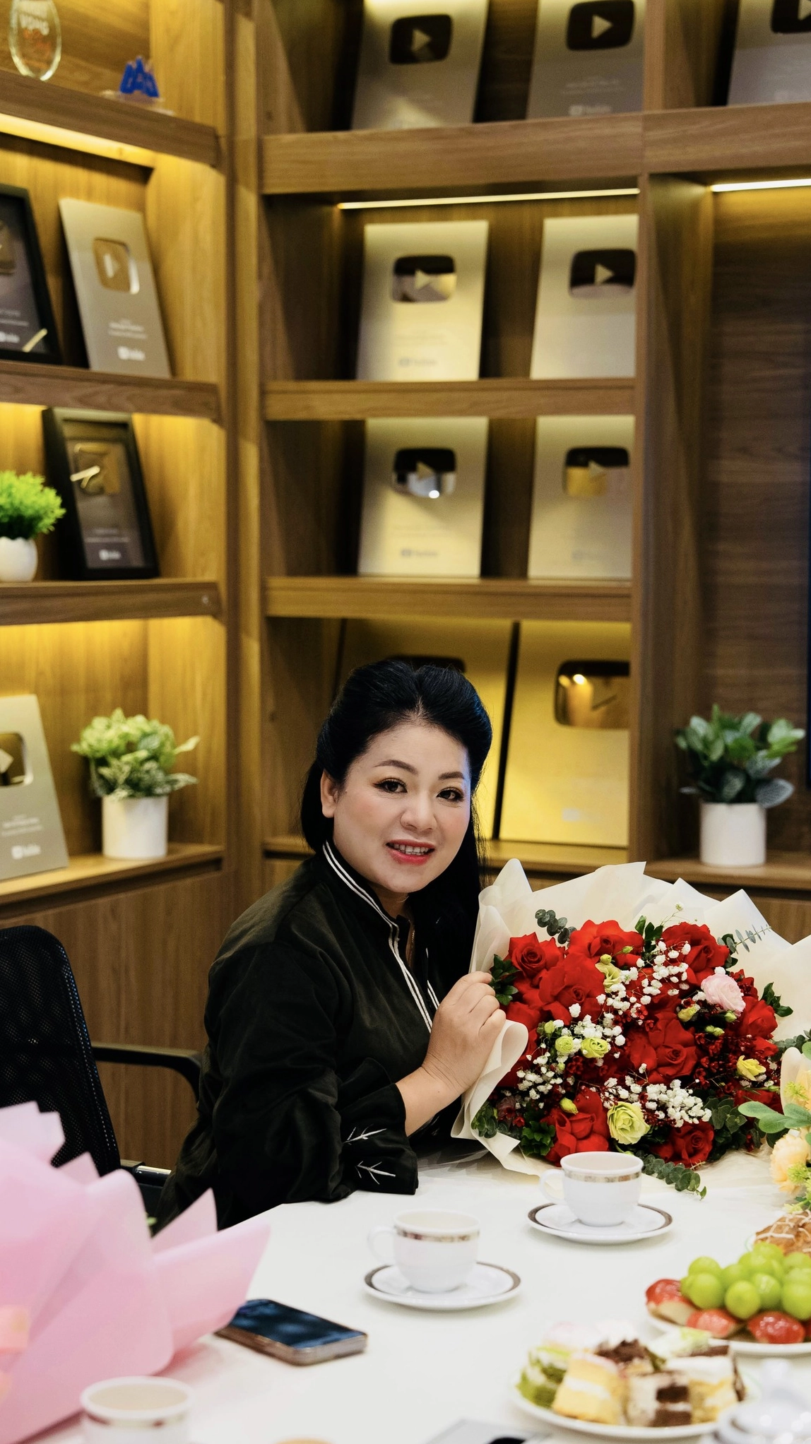 Ca sĩ Anh Thơ thể hiện sự mạnh mẽ.