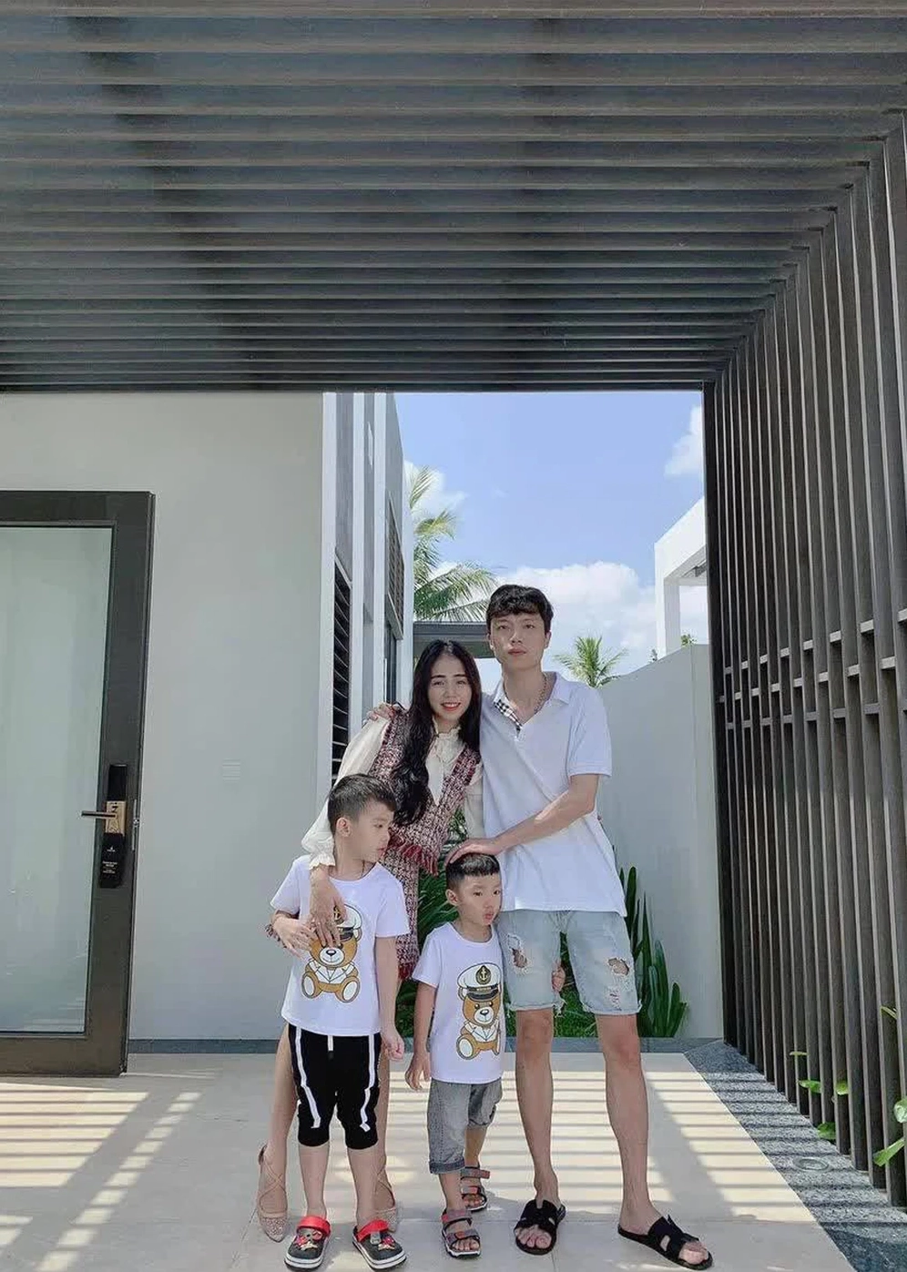 Ca sĩ có lượt xem Youtube cao nhất VN: 20 tuổi lấy chồng, ra tòa ly hôn lại chung sống hạnh phúc - Ảnh 6.