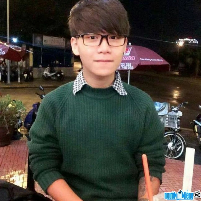 Ca sĩ Rum gây ấn tượng với những bản Mashup hoàn hảo